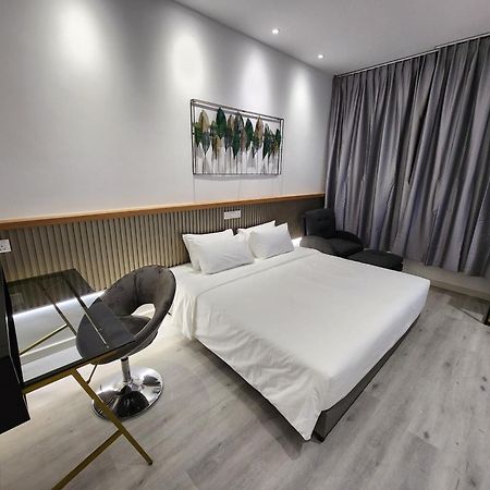 One Point Hotel Kuching Exterior foto