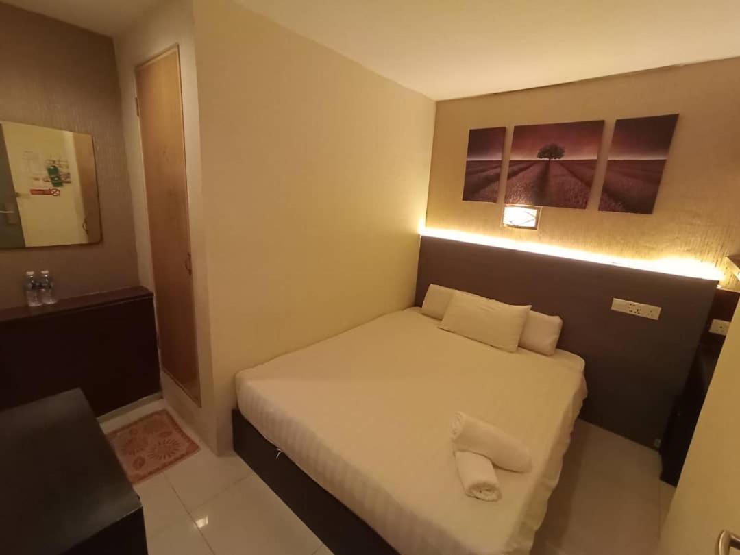 One Point Hotel Kuching Exterior foto