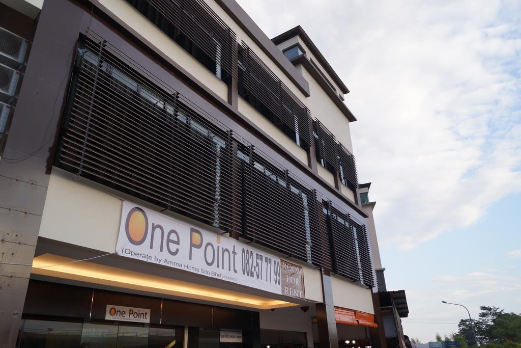 One Point Hotel Kuching Exterior foto