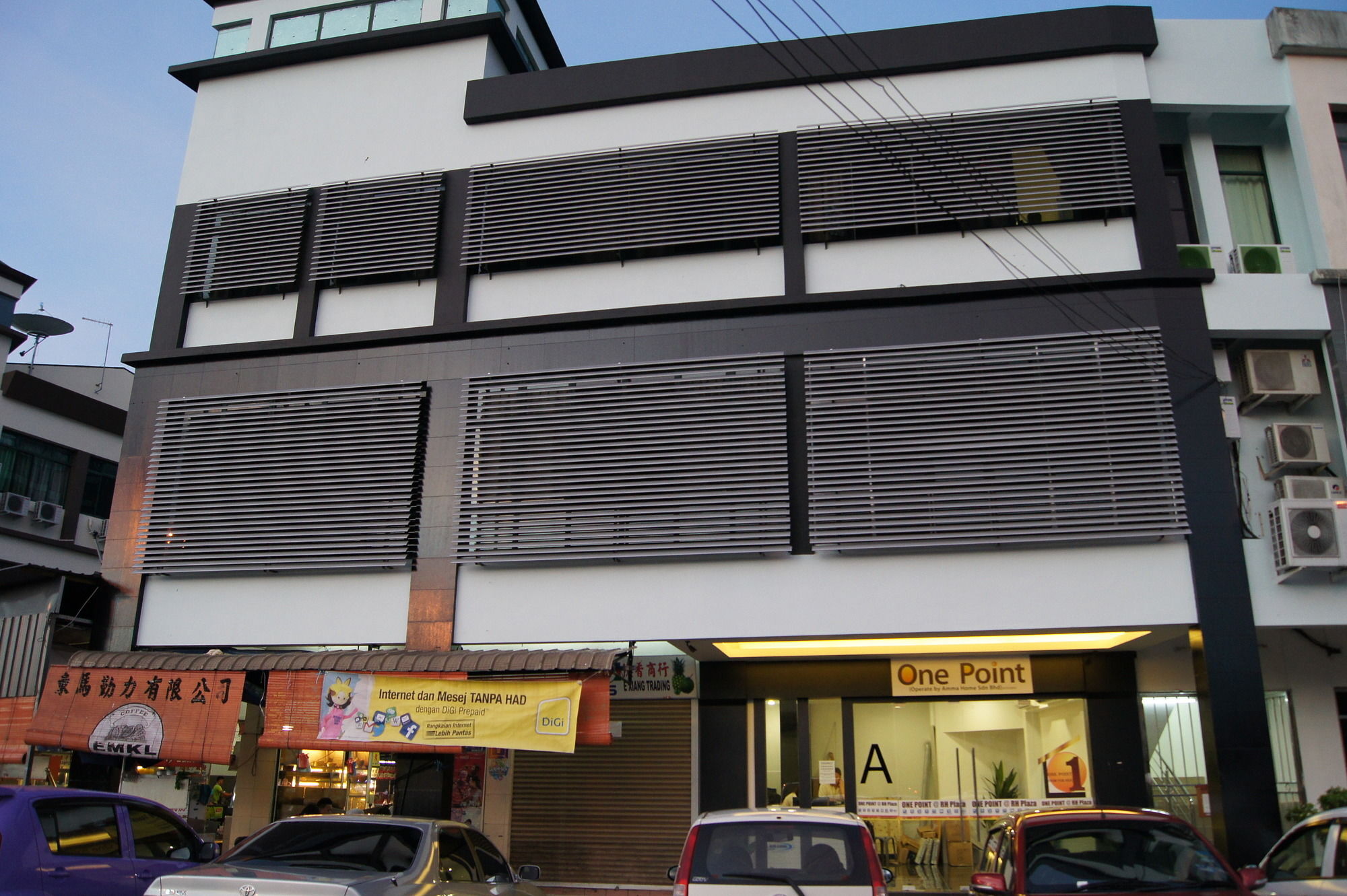 One Point Hotel Kuching Exterior foto