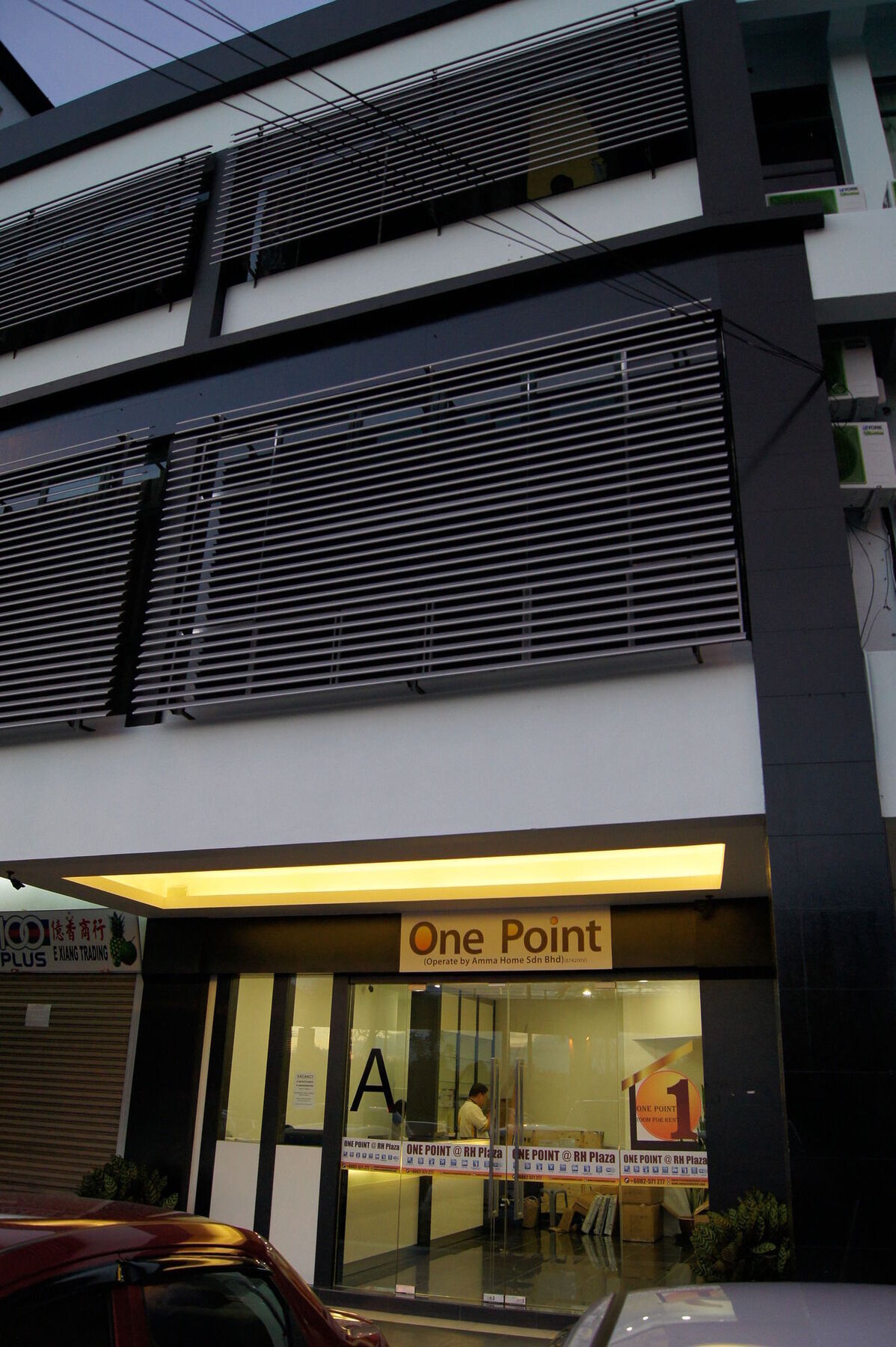 One Point Hotel Kuching Exterior foto